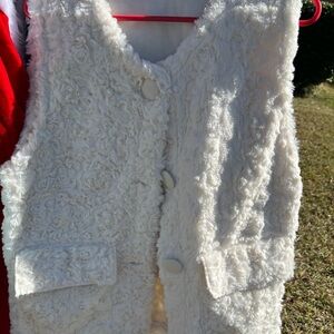 WHITE FLUFFY VEST